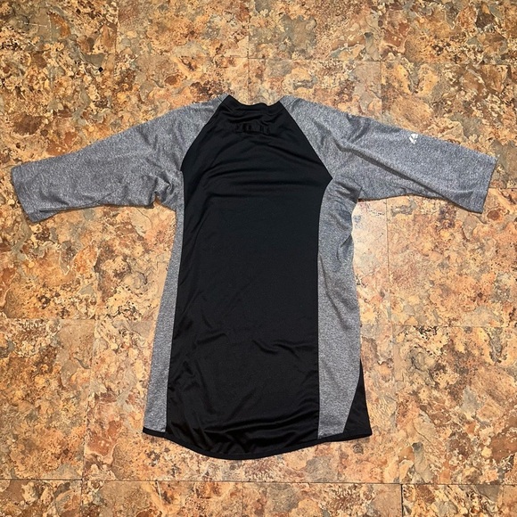 Pittsburgh Penguins NHL Hockey Black Gray Majestic Baseball Style Shirt Sz Small - Picture 2 of 9